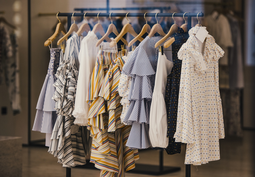 Kleiderständer - Mode gut präsentiert | Ladenbau.de Ratgeber